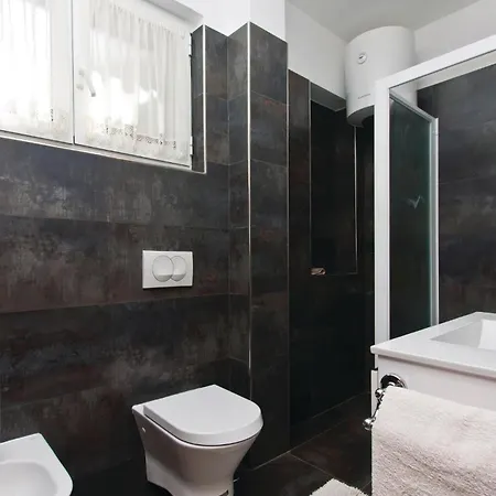 Apartment Kastanjez I Apartman *