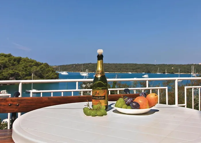 Kastanjez I شقة *